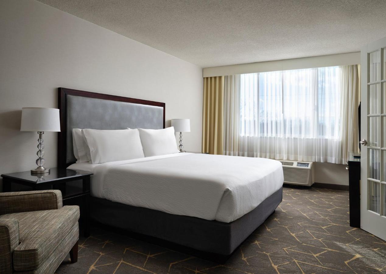 Holiday Inn & Suites Boston Peabody, An Ihg Hotel Esterno foto