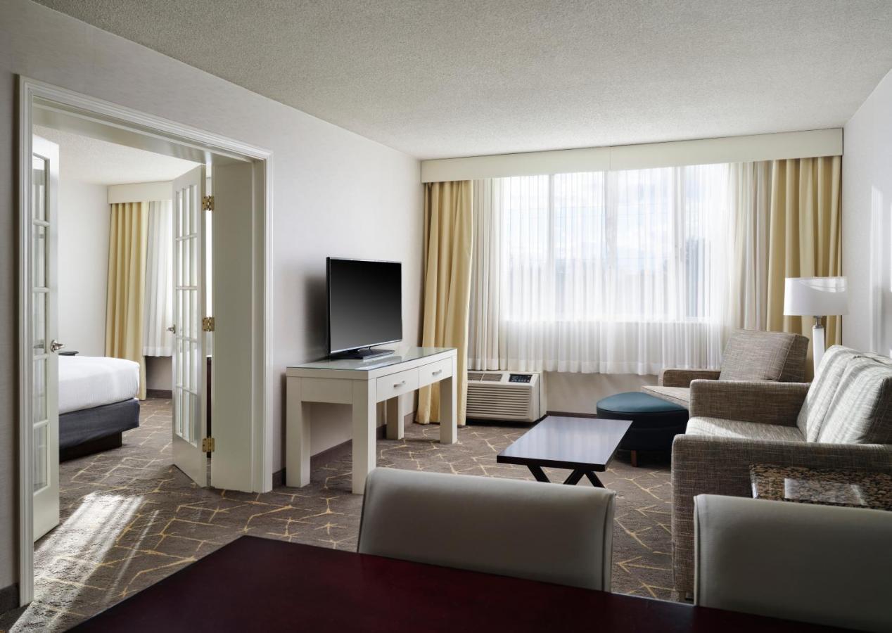 Holiday Inn & Suites Boston Peabody, An Ihg Hotel Esterno foto